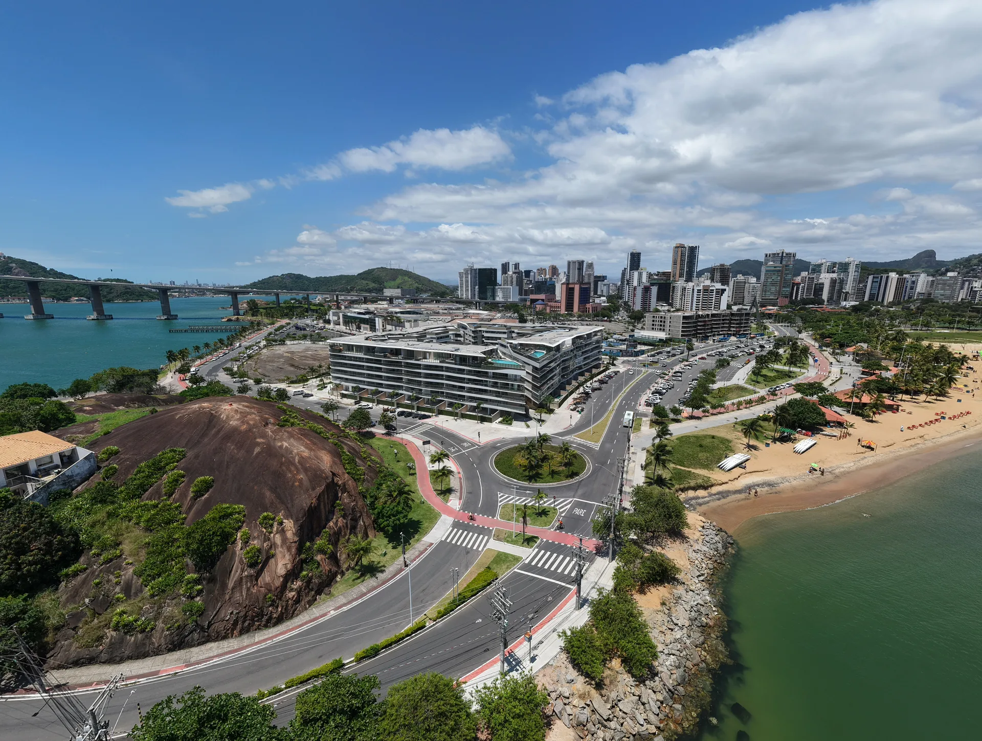 Vitória vista de cima: a Praia do Canto e a orla