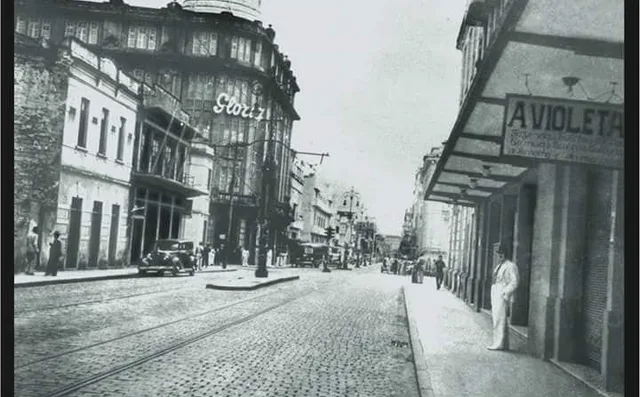 A Avenida Jerônimo Monteiro em 1945, perto do Cine Glória