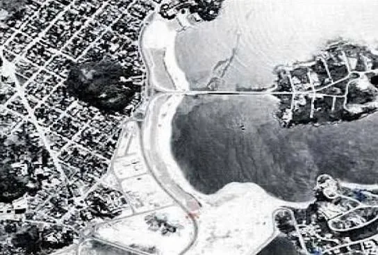 O aterro em obra: o mar sendo trocado por terra firme