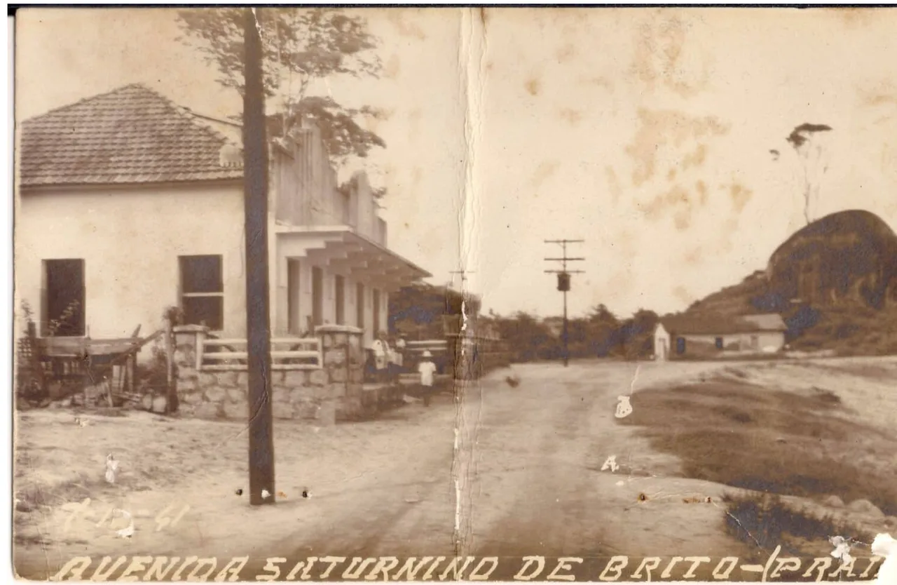 A Avenida Saturnino de Brito quando ainda era chão batido à beira da praia