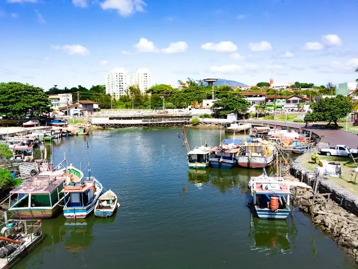 Praça Encontro das Águas