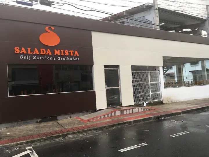 Salada Mista Self-Service e Grelhados
